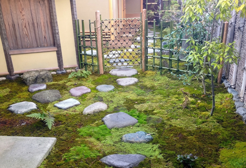 枝折戸と関守石